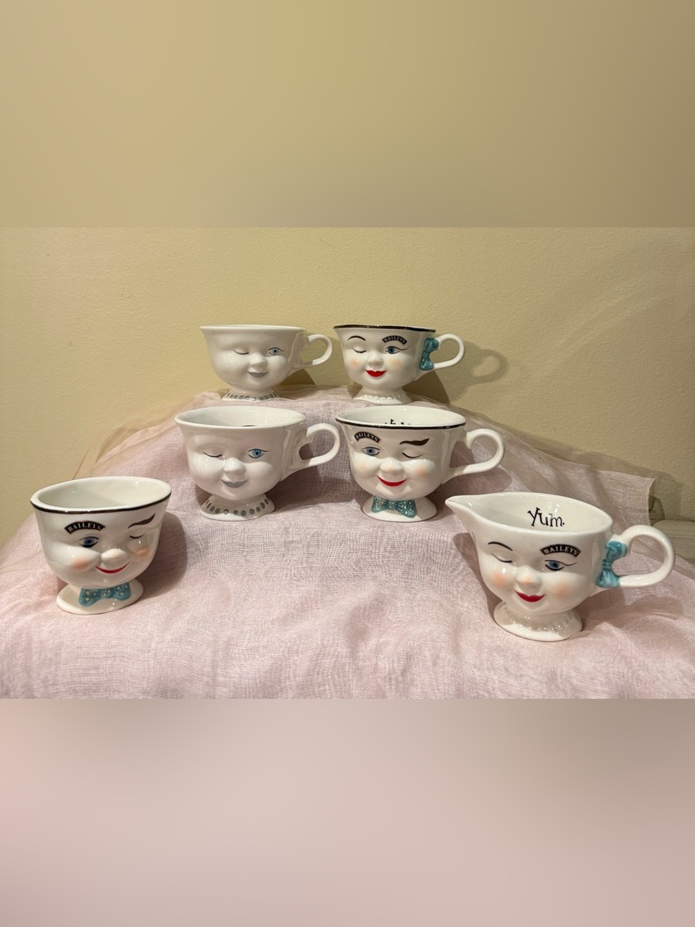 VTG 1996 Baileys Helen Hunt Winking Yum Set - 4 Mugs, Sugar, Creamer
